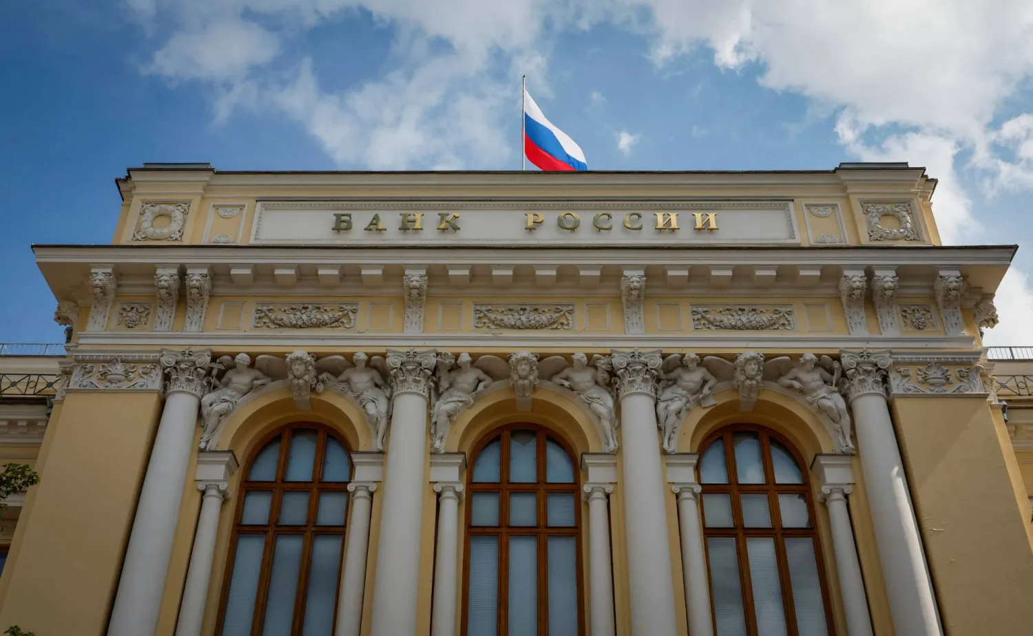 تحركات الصرف في موسكو.. المركزي الروسي يرفع تسعير العملات الأجنبية حتى 29 يونيو Exchange movements in Moscow.. The Russian Central Bank raises foreign currency rates until June 29