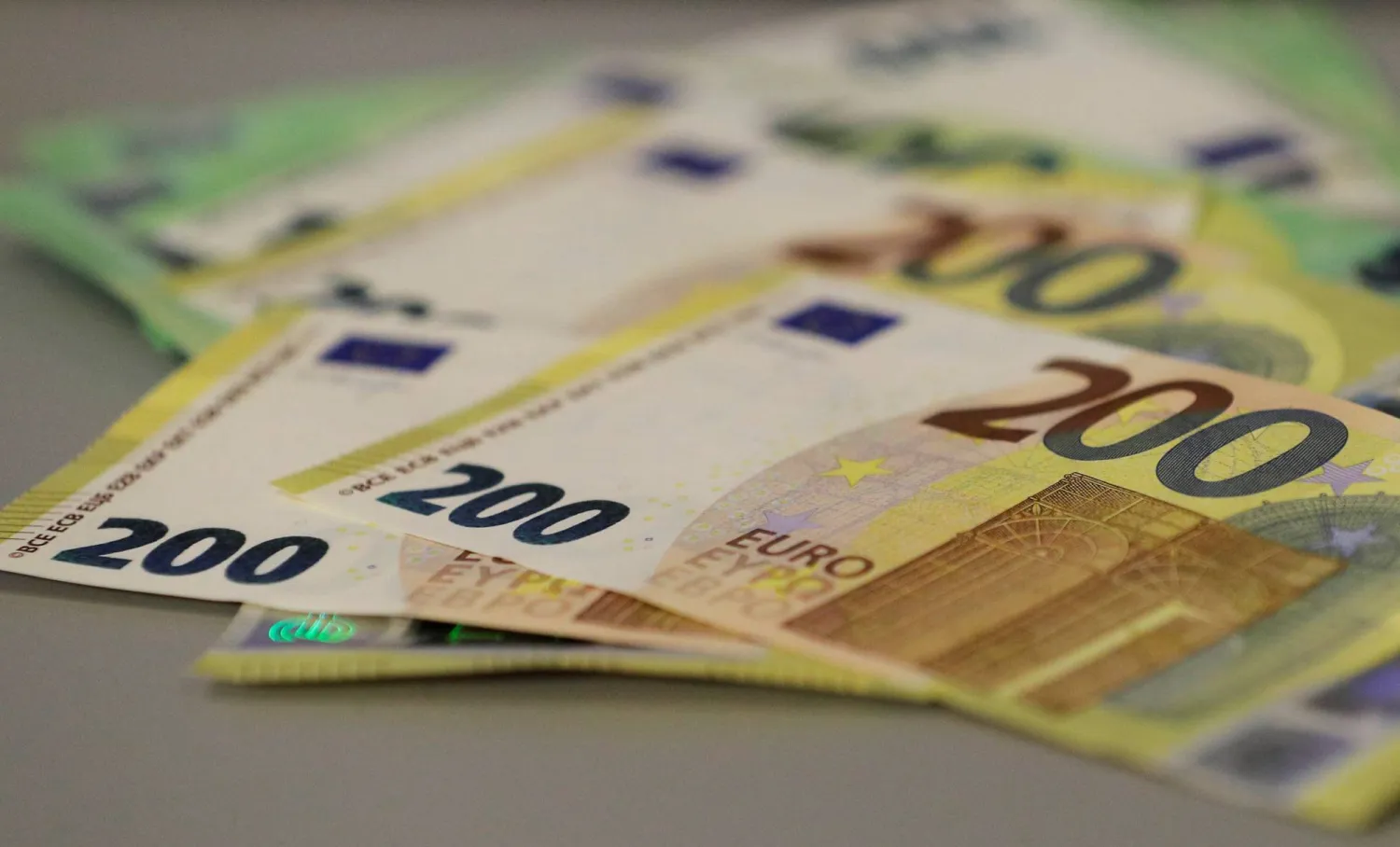 انفراجة هرمز تنعش الديون السيادية لـ "القارة العجوز".. وعوائد السندات تتحصن بآمال التهدئة النقدية