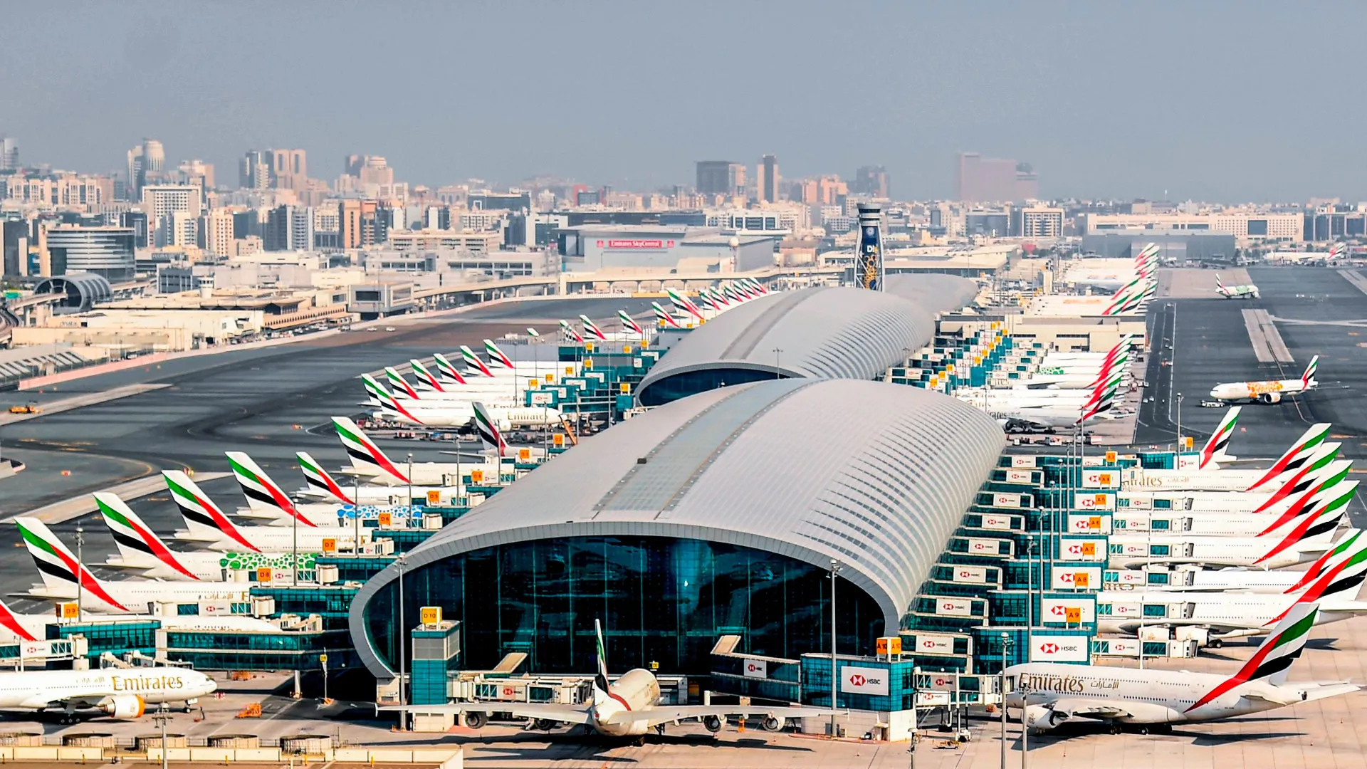 مطار دبي الدولي يتصدر حركة السفر العالمية بأرقام قياسية جديدة مطار دبي الدولي يتصدر حركة السفر العالمية بأرقام قياسية جديدة