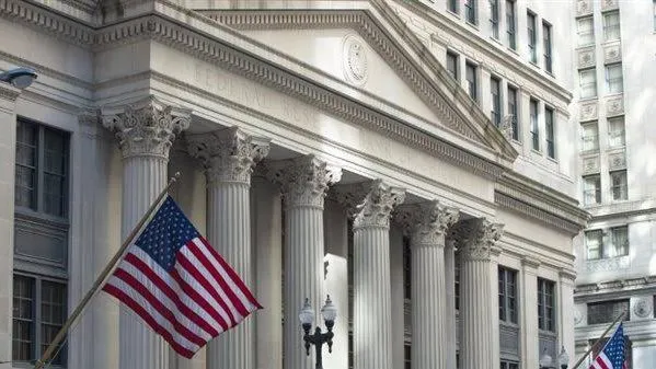 تداعيات قرار الفائدة الأمريكية مستمرة في الأسواق وسط ترقب كبير لمستقبل الدولار والسياسة النقدية AAAAAA-TEST