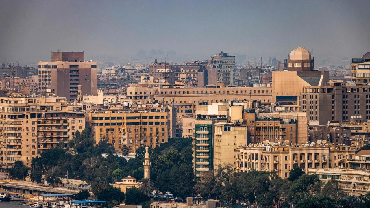 مصر تعدل قرار غلق المحال التجارية استجابة لتحسن أسواق الطاقة