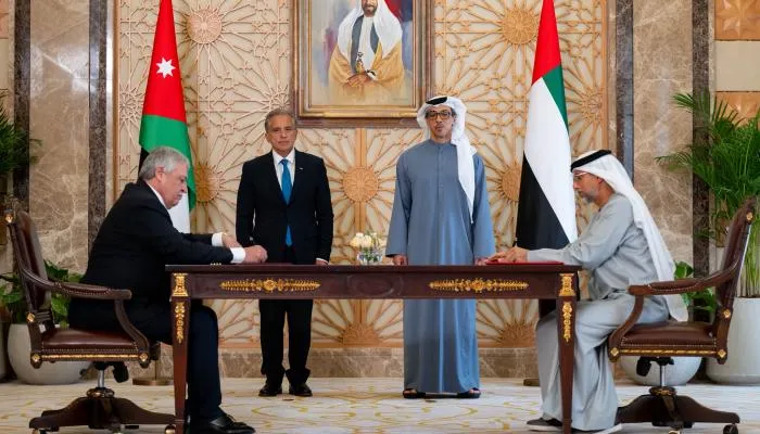 الإمارات والأردن يوفعان اتفاقية لإطلاق مشروع سكة حديد العقبة
