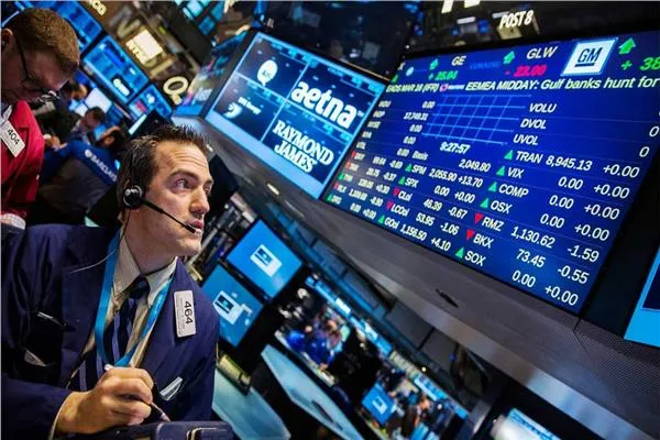 تراجع الأسهم الأمريكية مع اقتراب إنتهاء مهلة ترامب وتلاشي آمال الهدنة
