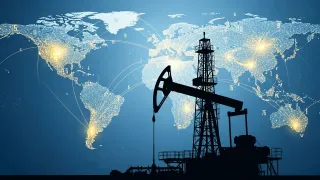 النفط يواصل خسائره ويهبط بأكثر من 3% لأدنى مستوى في أسبوع وسط بوادر لإنفراجة سياسية 