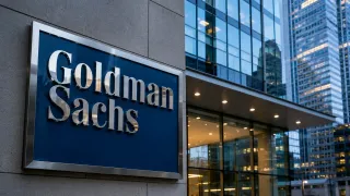 النفط تحت ضغط هرمز.. سيتي يرفع توقعاته لبرنت وغولدمان ساكس يحذر من قفزة إلى 120 دولارًا