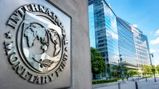 صندوق النقد يصرف 1.8 مليار دولار لمصر .. اشادة بالاصلاحات و تحديز من التضخم 
