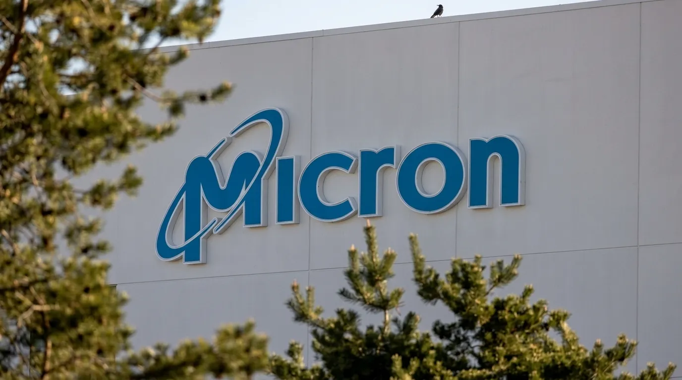 سهم "ميكرون "عند مستهدف سعري 3000 دولار..وارتفاع 260% في 2026 سهم Micron بين طموحات 3,000 دولار واختبار طفرة الذكاء الاصطناعي