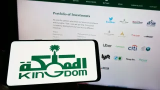 الوليد بن طلال يجدد انتقاده لتقييم سهم «المملكة القابضة» ويؤكد استحقاقه لهذا السعر 
