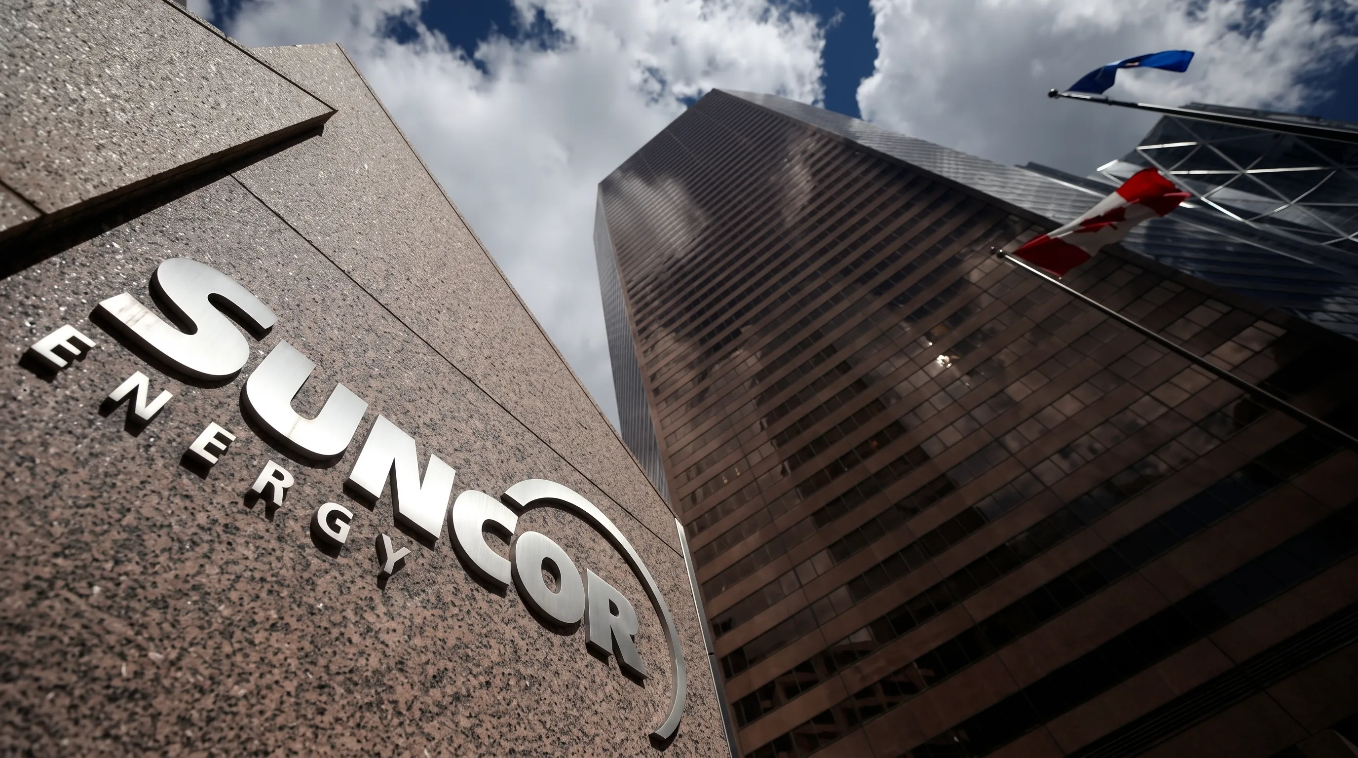 Suncor Divests Canadian Offshore Oil Stakes to Ithaca in Eight Hundred Forty-Two Million USD Transaction Suncor Divests Canadian Offshore Oil Stakes to Ithaca in Eight Hundred Forty-Two Million USD Transaction