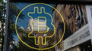 Bitcoin Falls 2.3 Percent to Lower End of Trading Range as Risk Appetite Wanes