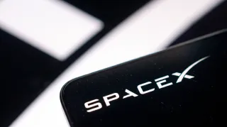 SpaceX Spectrum Deal Sends Deutsche Telekom Shares Tumbling 7 Percent Amid Broad Sector Selloff