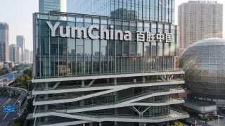 Yum China Shares Consolidate Near 45.43 USD as Morningstar Highlights Wide-Moat Scale