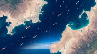 هرمز اليوم..تقييد شديد للملاحة البحرية ومئات السفن في قوائم الإنتظار 