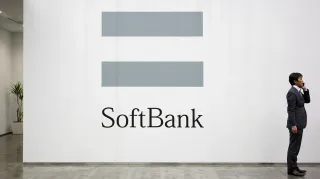 سهم سوفت بنك يتراجع بعد خطة تمويل جديدة.. هل تتحول رهانات الذكاء الاصطناعي إلى عبء مالي؟