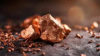 أسعار النحاس عند مستويات قياسية وشح متسارع وسط منافسة صينية أمريكية على المعروض 