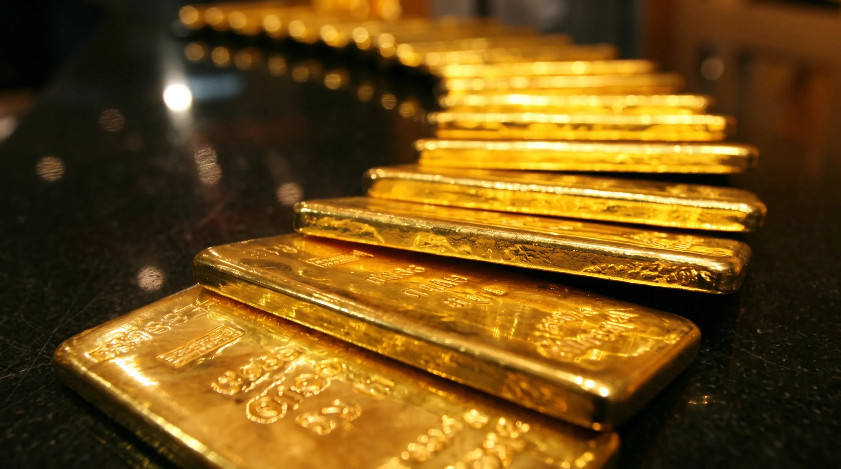 Gold Plunges to 2-Month Low as Resilient Dollar and Treasury Yields Exert Pressure Gold Plunges to 2-Month Low as Resilient Dollar and Treasury Yields Exert Pressure