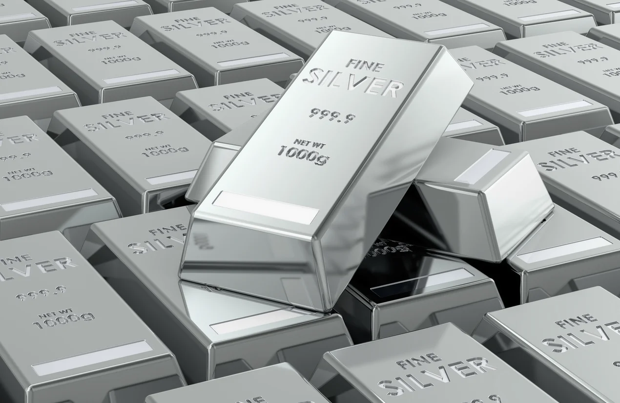 Silver Drops 15% in a Month as Bearish Trend Persists