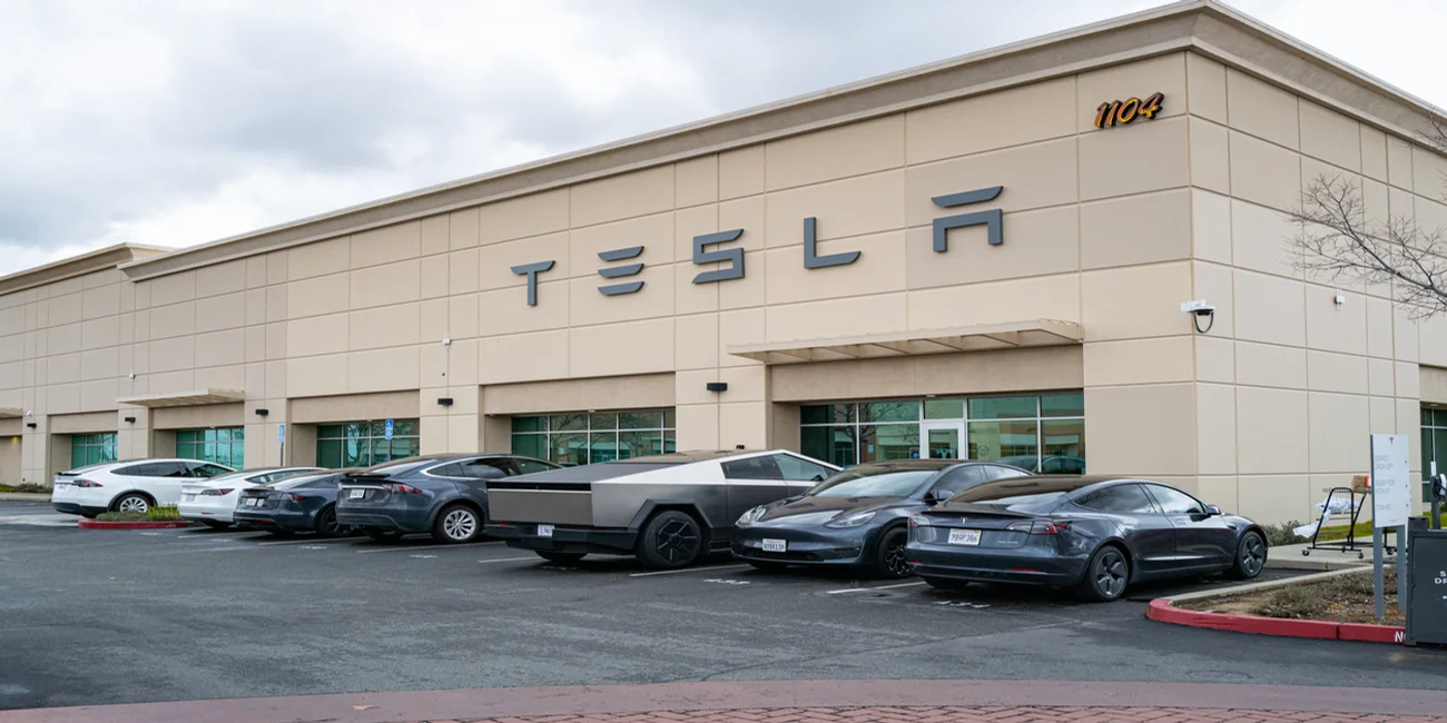 Tesla Plans Massive 100 GW Solar Factory in Texas Stocks-Today's-News-trends-2026.webp