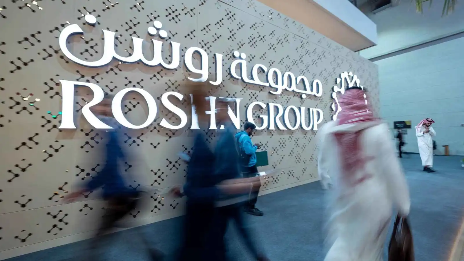 روشن وضوئيات يوقعان اتفاقية استراتيجية لتطوير البنية التحتية في الظهران