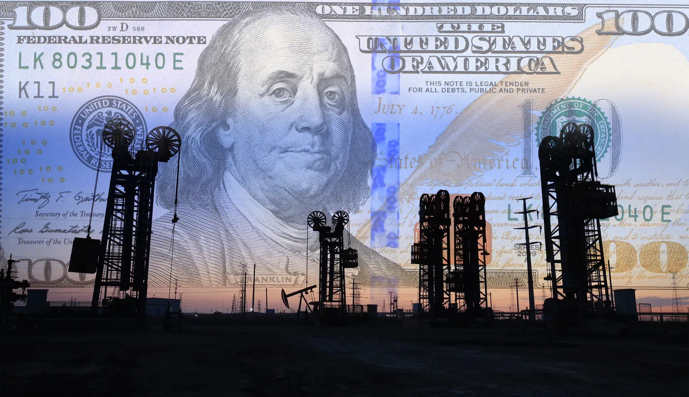 Dollar Holds Firm as Oil Surge Revives Rate Fears Dollar Holds Firm as Oil Surge Revives Rate Fears