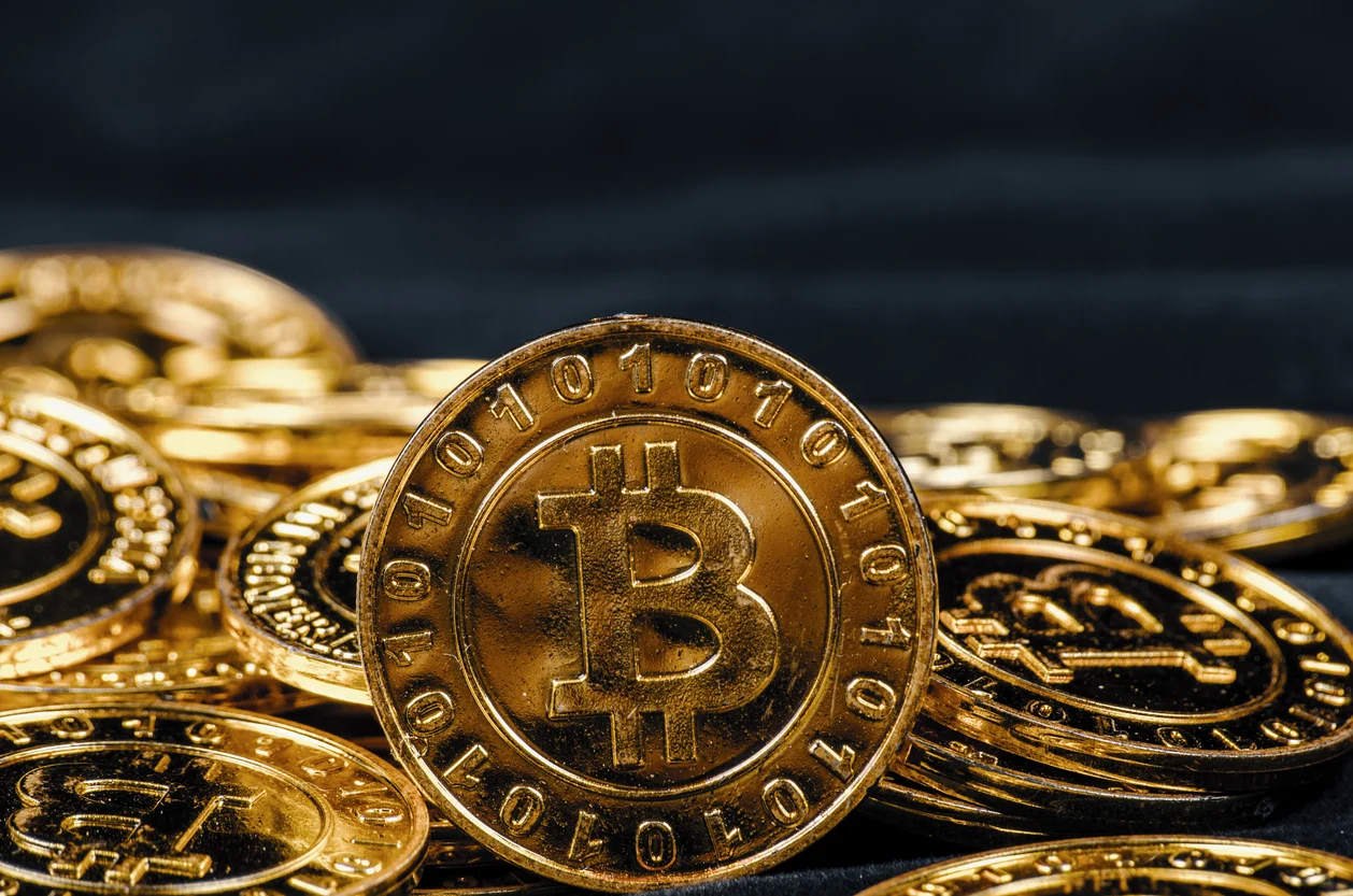 Bitcoin Near $73K as ETF Outflows and Iran Tensions Persist