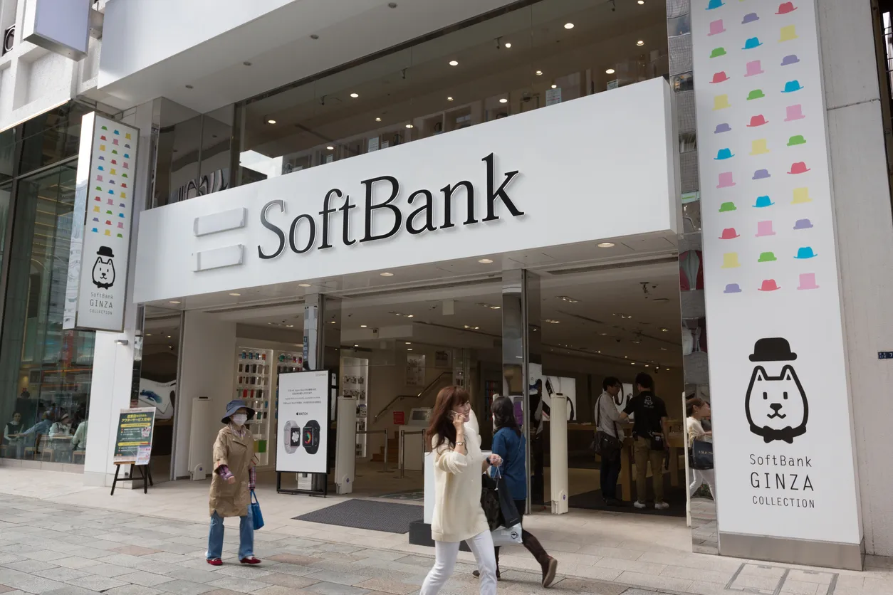 سوفت بنك تخطط لإطلاق شركة روبوتات لبناء مراكز البيانات