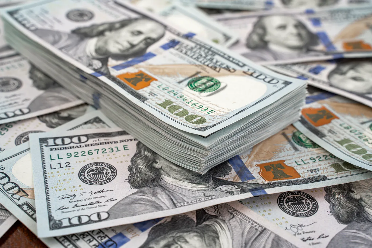 Dollar Steady Near High as Oil Surges Past $100