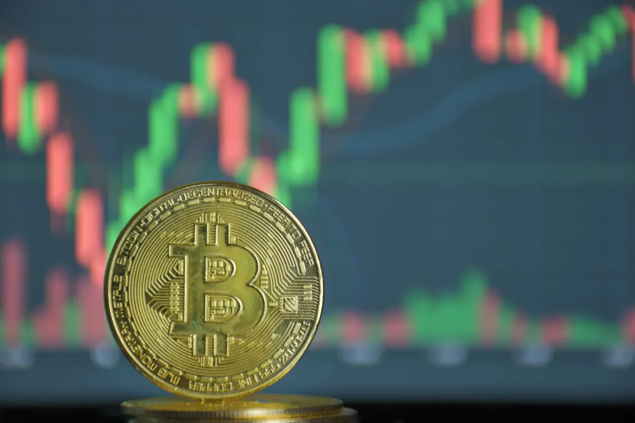 ارتفاع سعر بيتكوين فوق 71 ألف دولار وسط تقلبات الأسواق ومخاوف الحرب الإيرانية العالمية