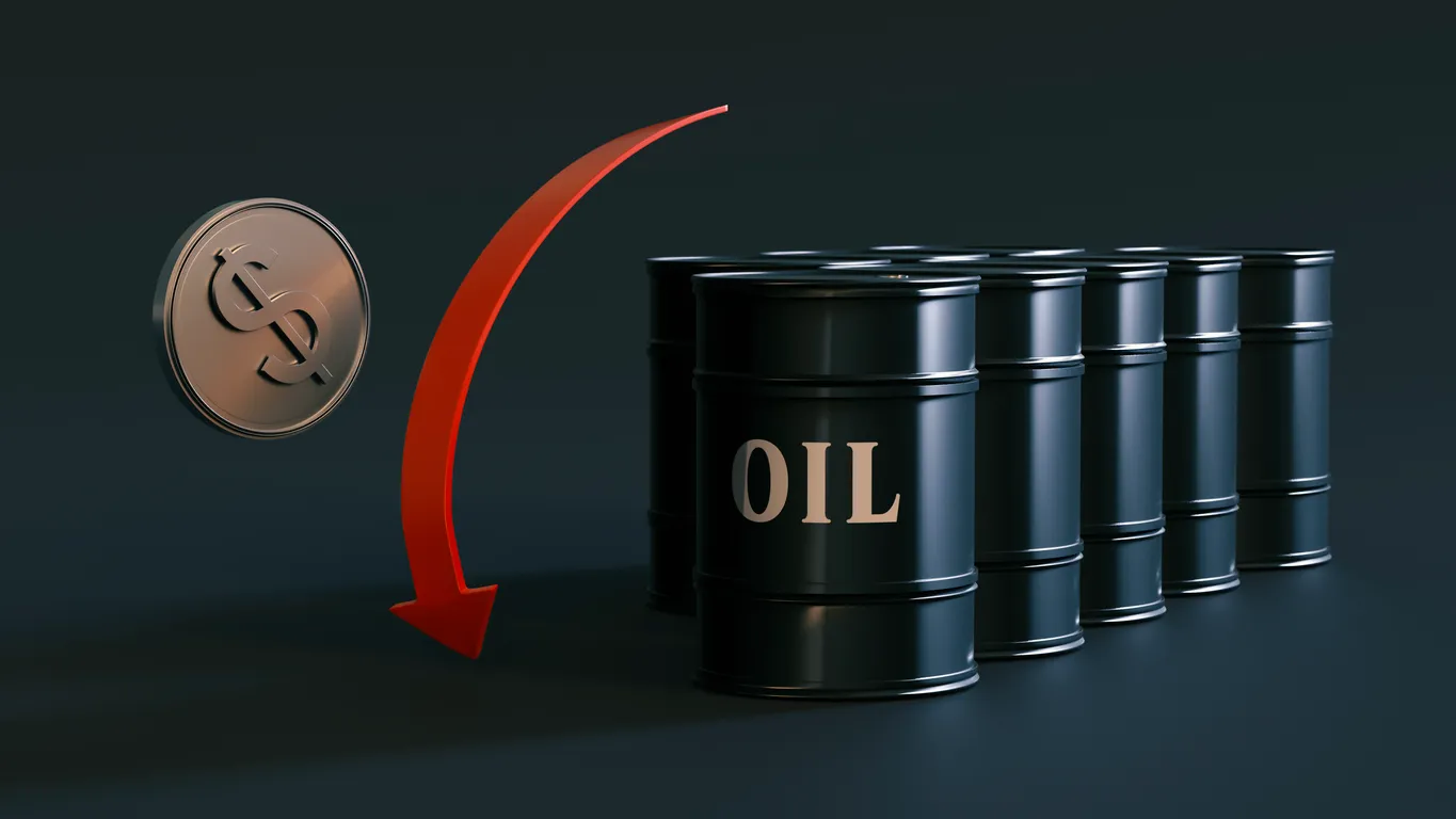 Oil Falls on Iran Deal Hopes, Supply Return Seen Oil Falls on Iran Deal Hopes, Supply Return Seen