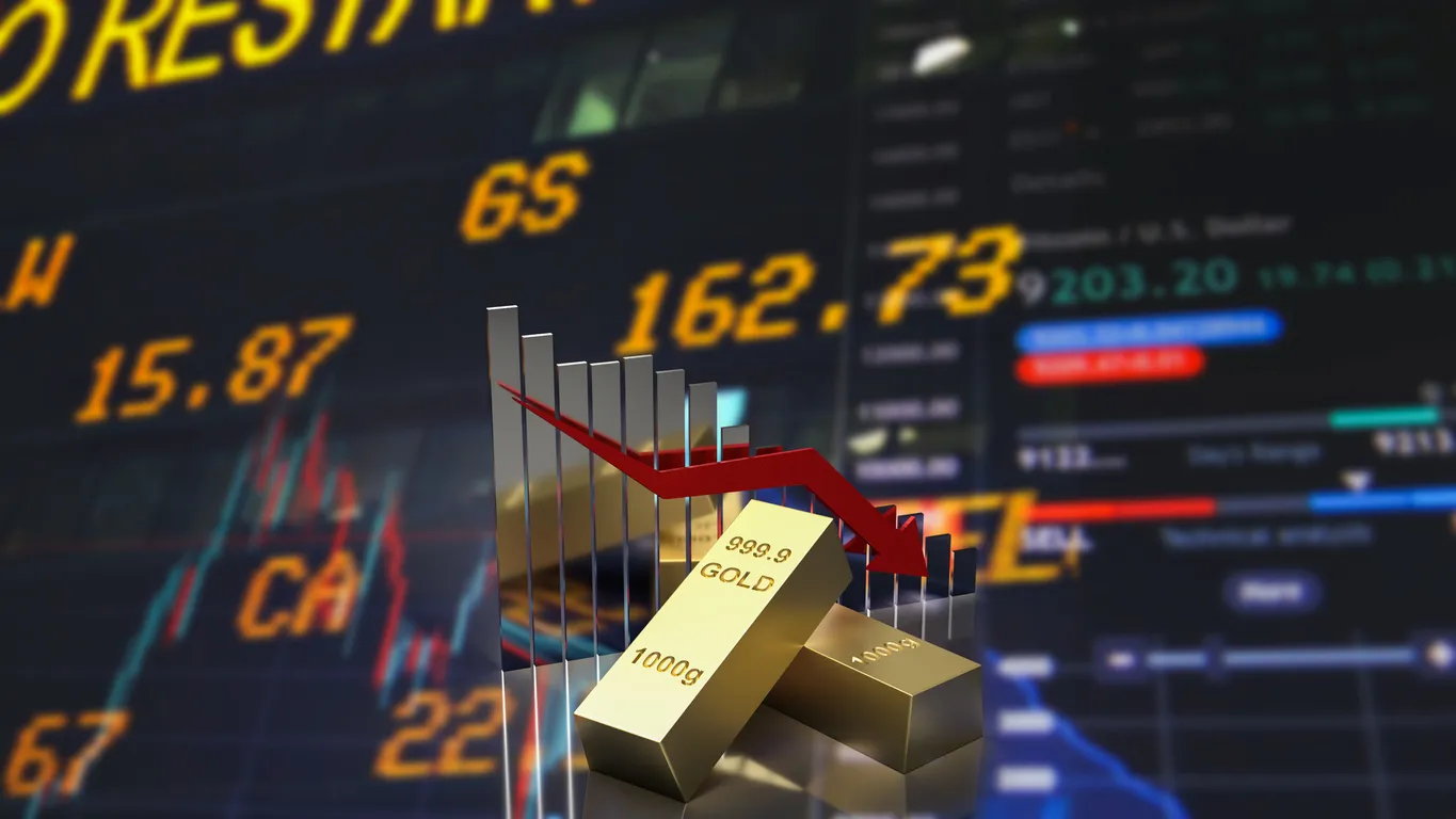 Gold Steadies Amid Weekly Loss; Fed Outlook Shifts