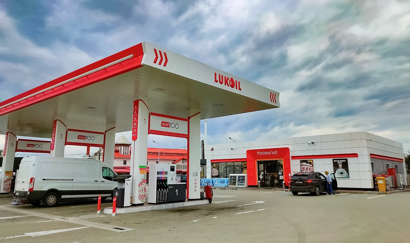 Lukoil Posts Record Loss Amidst Oil Market Difficulties