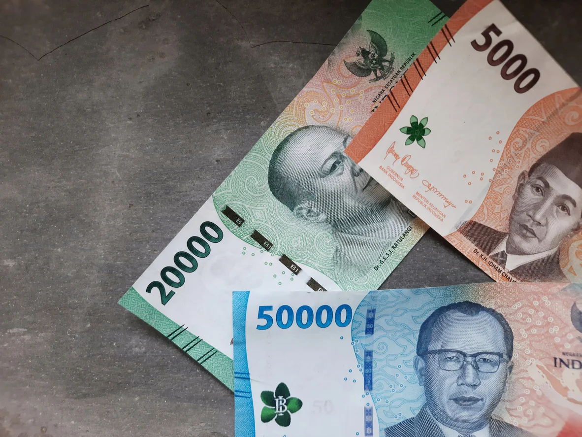 Indonesia Raises Rates to 5.5% to Support Rupiah