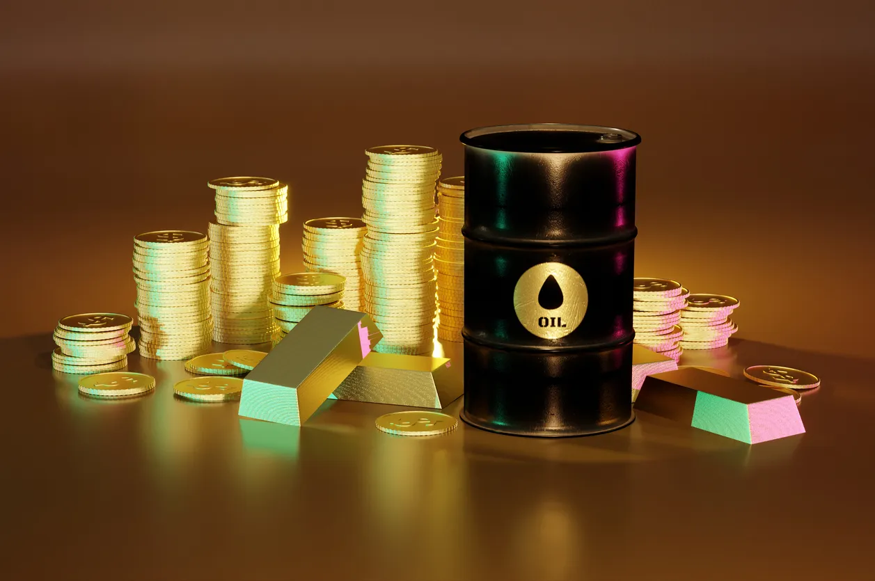 Gold Slips as Oil Above $100 Fuels Inflation Fears