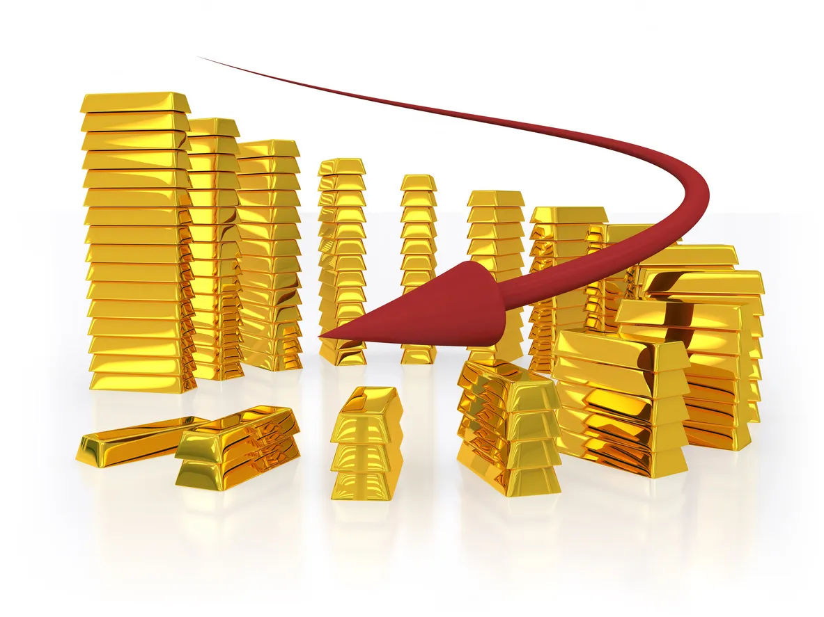 Gold Falls Again as Rate Cut Hopes Diminish