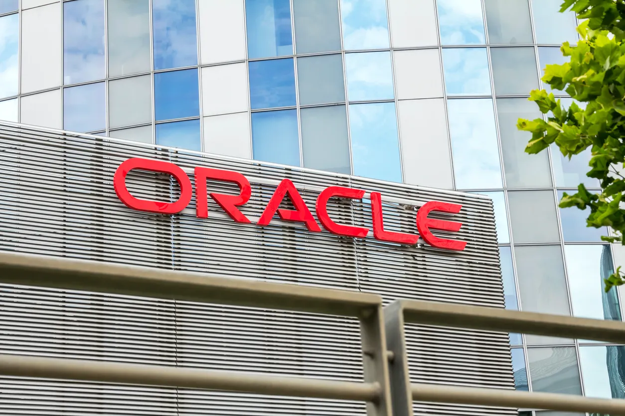 مخاطر Oracle الائتمانية ترتفع مع زيادة الديون
