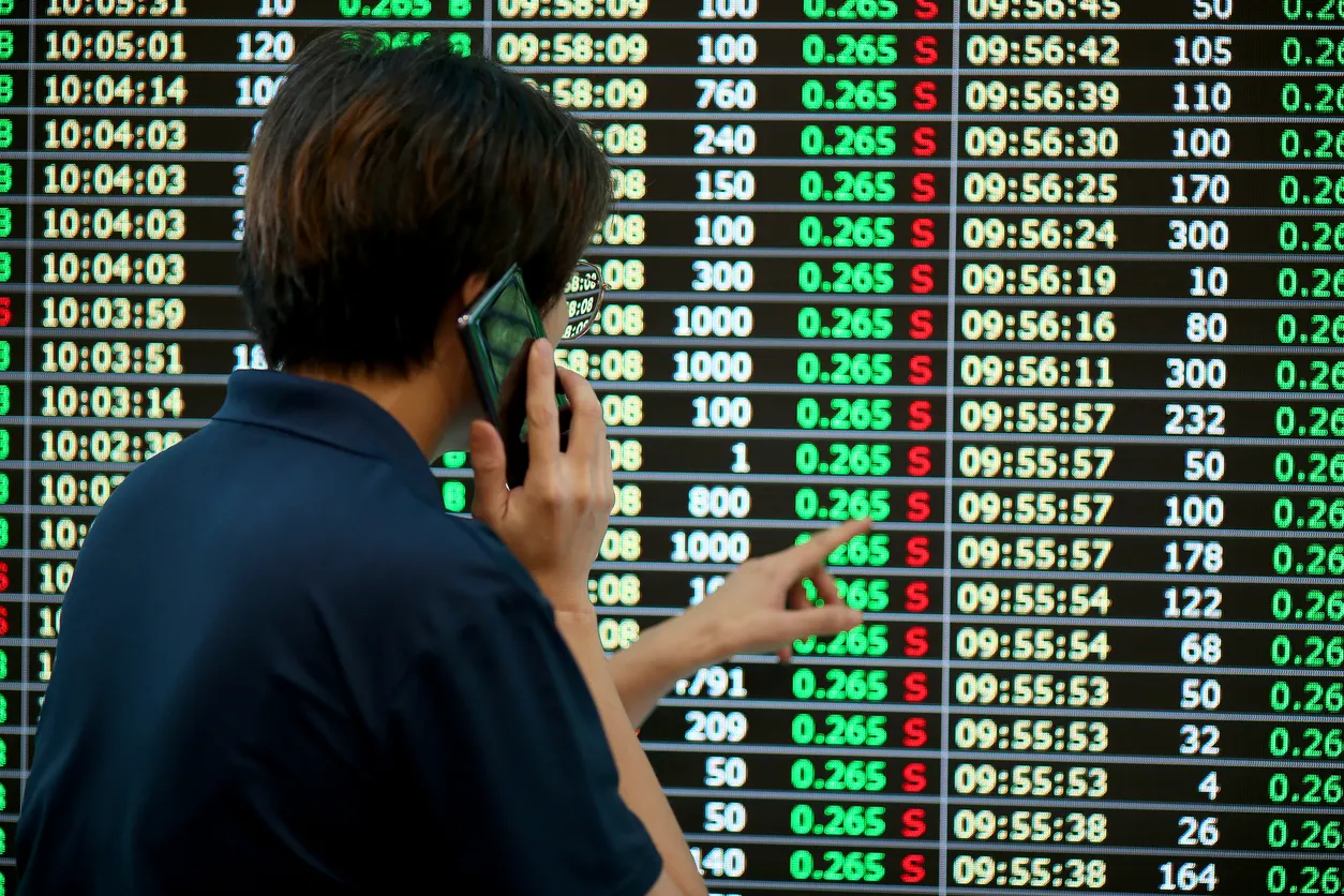 Asian Shares Slide as Brent Hits 4-Year High