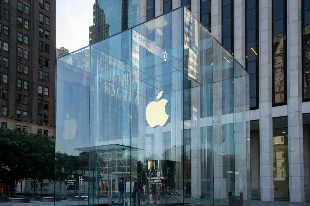 Apple Acquisition Strategy: Should Apple Buy Peloton in 2026?