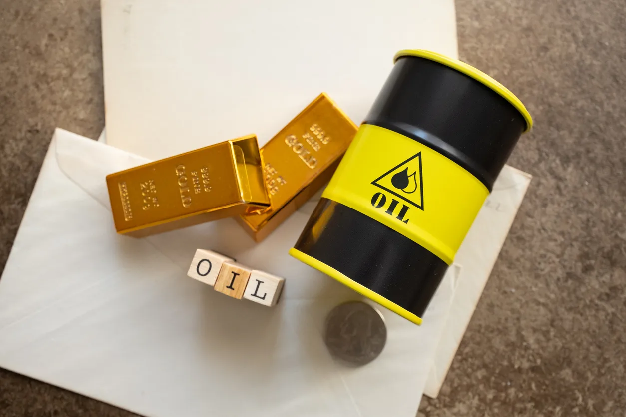 Gold Surges as Oil Drop Eases Inflation Fears