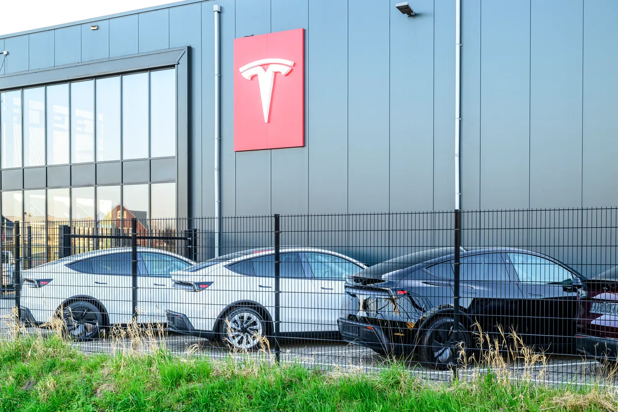 Tesla Deliveries Rise as Energy Storage Declines