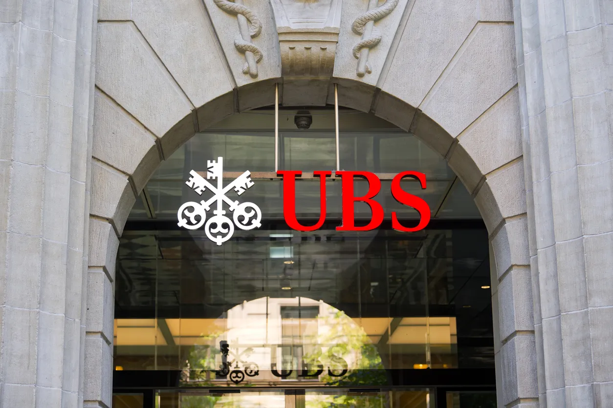 رئيس UBS التنفيذي قد يبقى حتى 2027 وسط غموض الخلافة