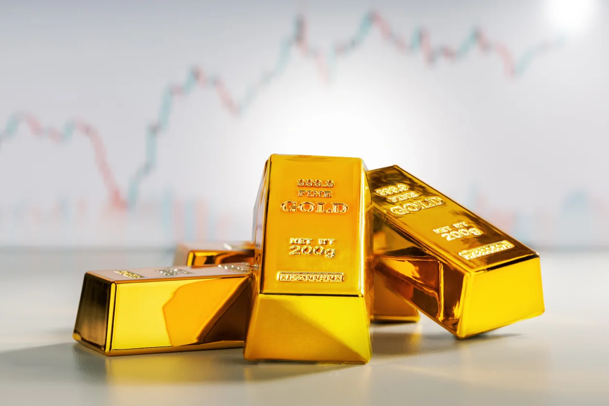 Gold rises after ceasefire as US jobs data awaited