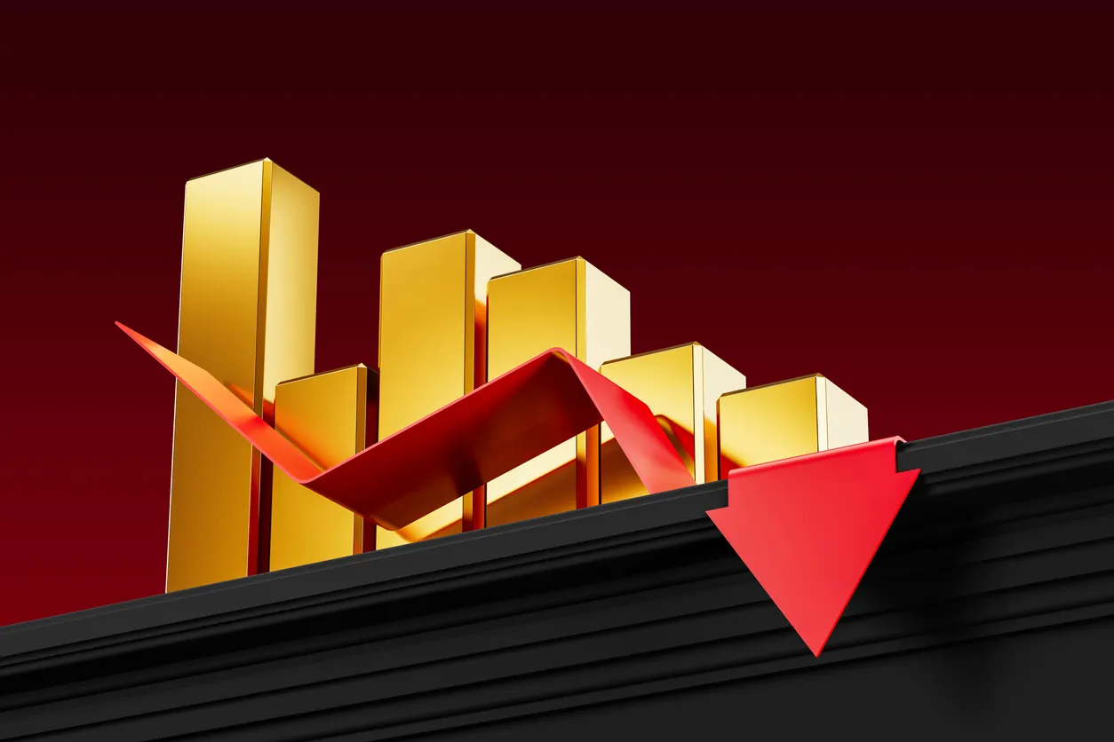 Gold Falls Again as Rate Cut Hopes Diminish
