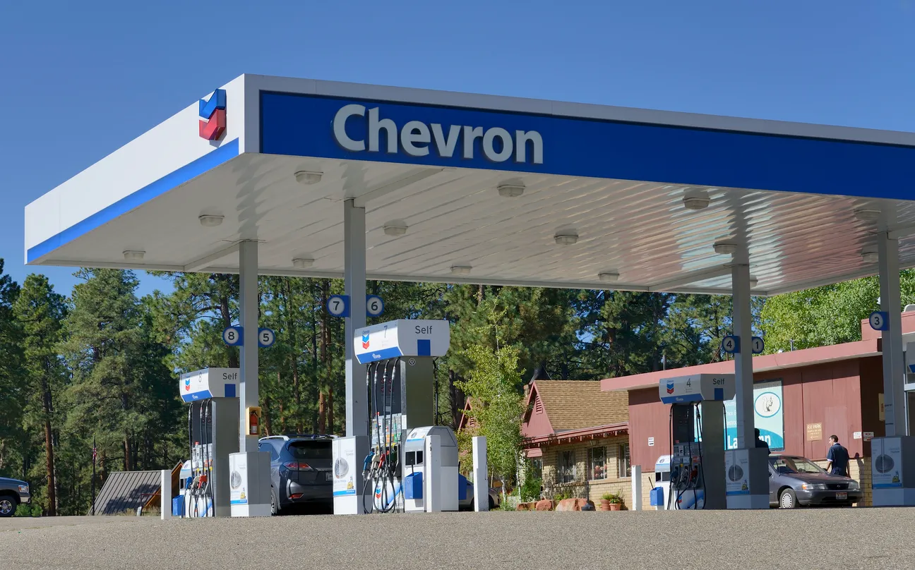 Energy Q4 Earnings: Chevron Tops, OXY Trails