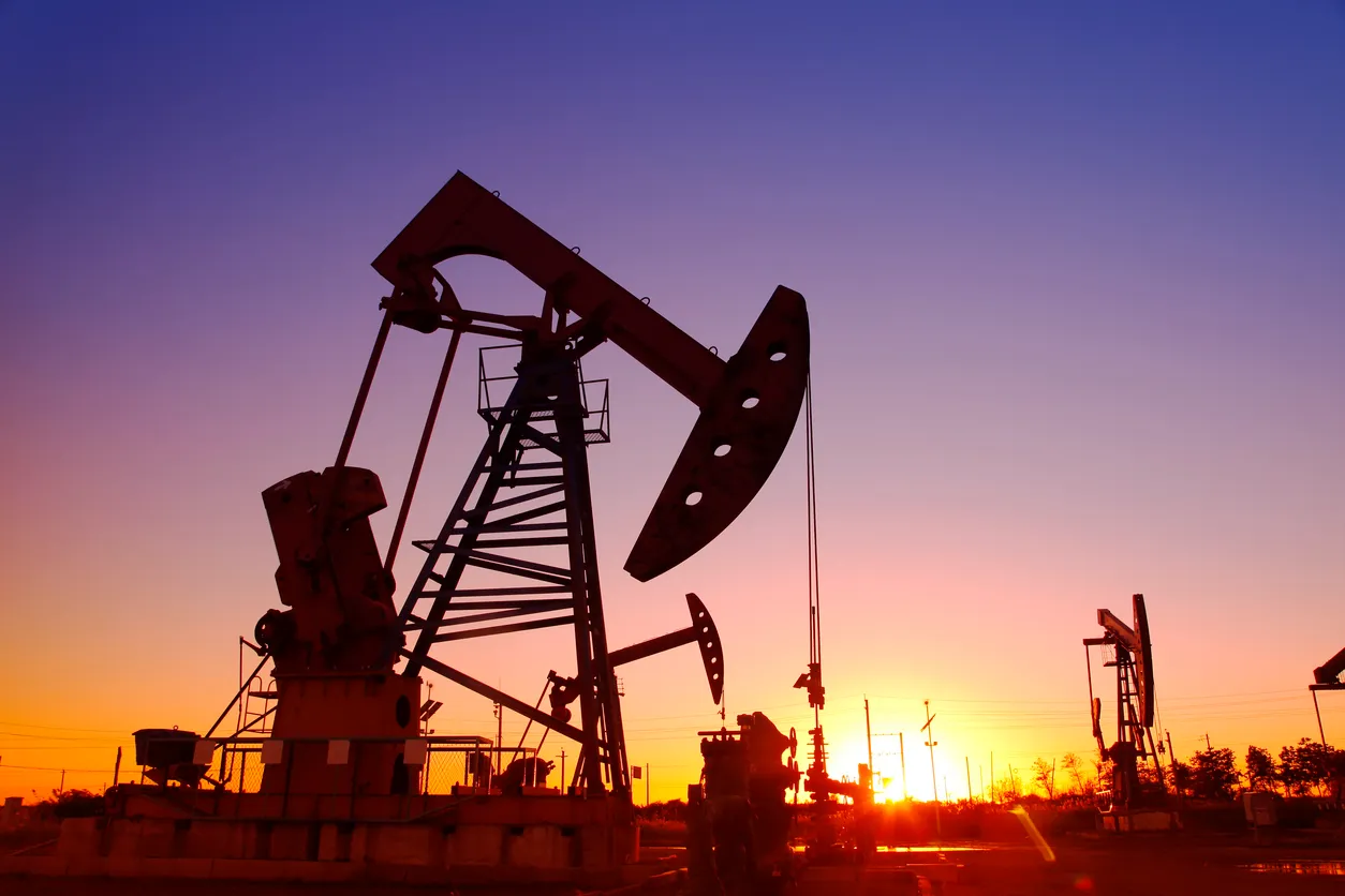 Oil Climbs After UAE Plant Strike Sparks Supply Fears Oil Climbs After UAE Plant Strike Sparks Supply Fears
