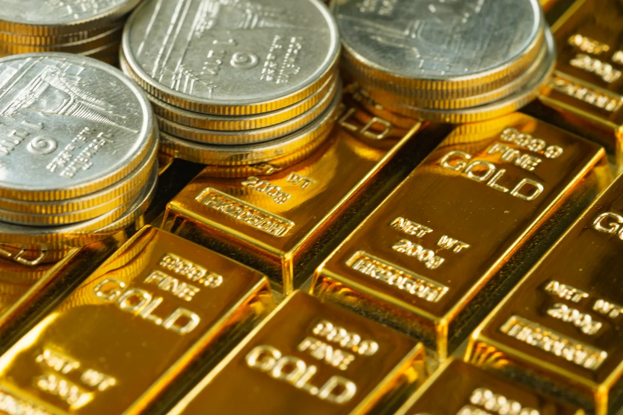 Gold Rises as US-Iran Talks and Lower Yields Support Demand