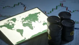 مكاسب أسبوعية قوية لأسعار النفط مع تصاعد علاوة المخاطر وتعطل إمدادات الطاقة العالمية