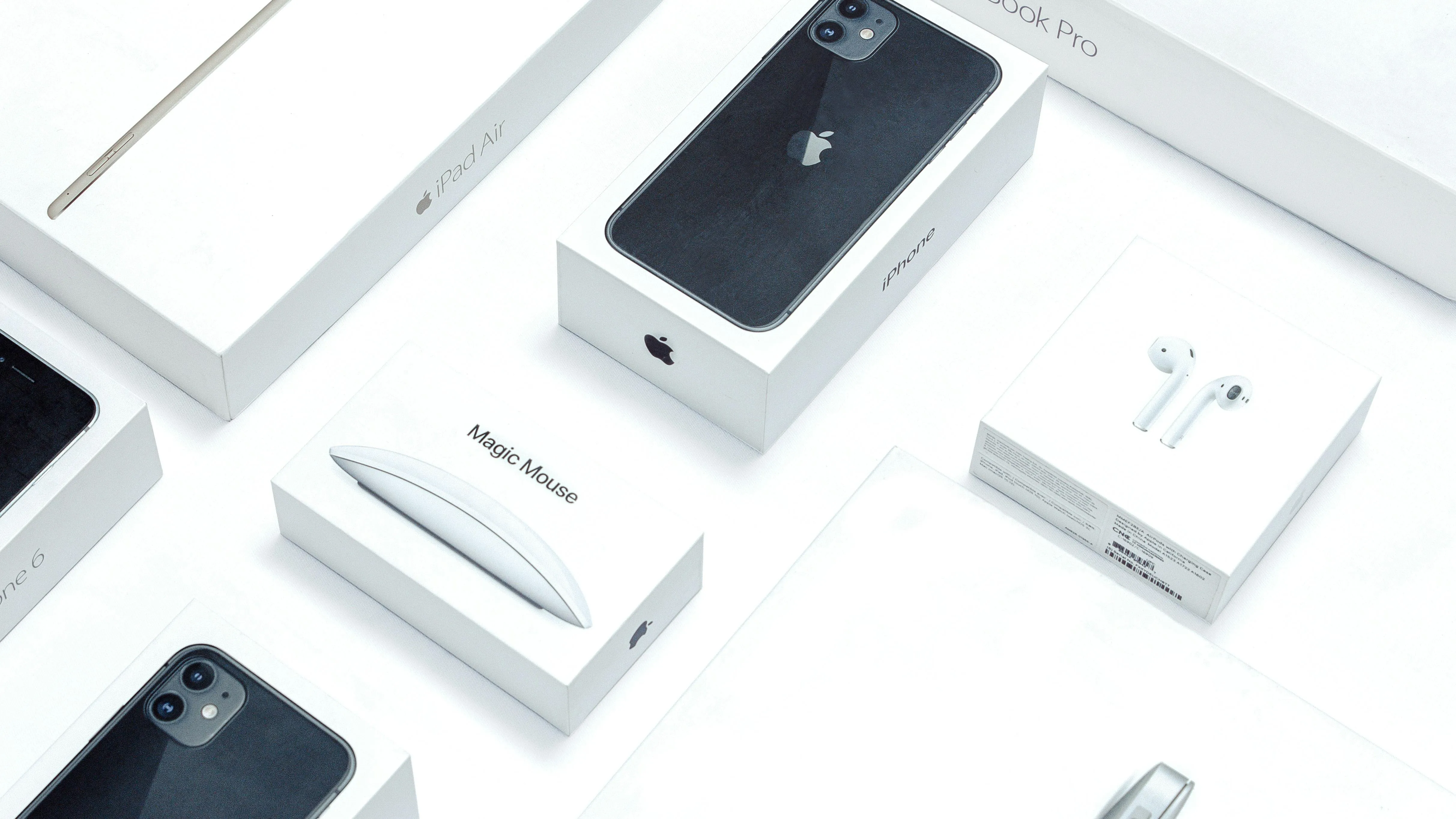 Apple iPhone Shipments Jump 20% in China Despite Market Slowdown