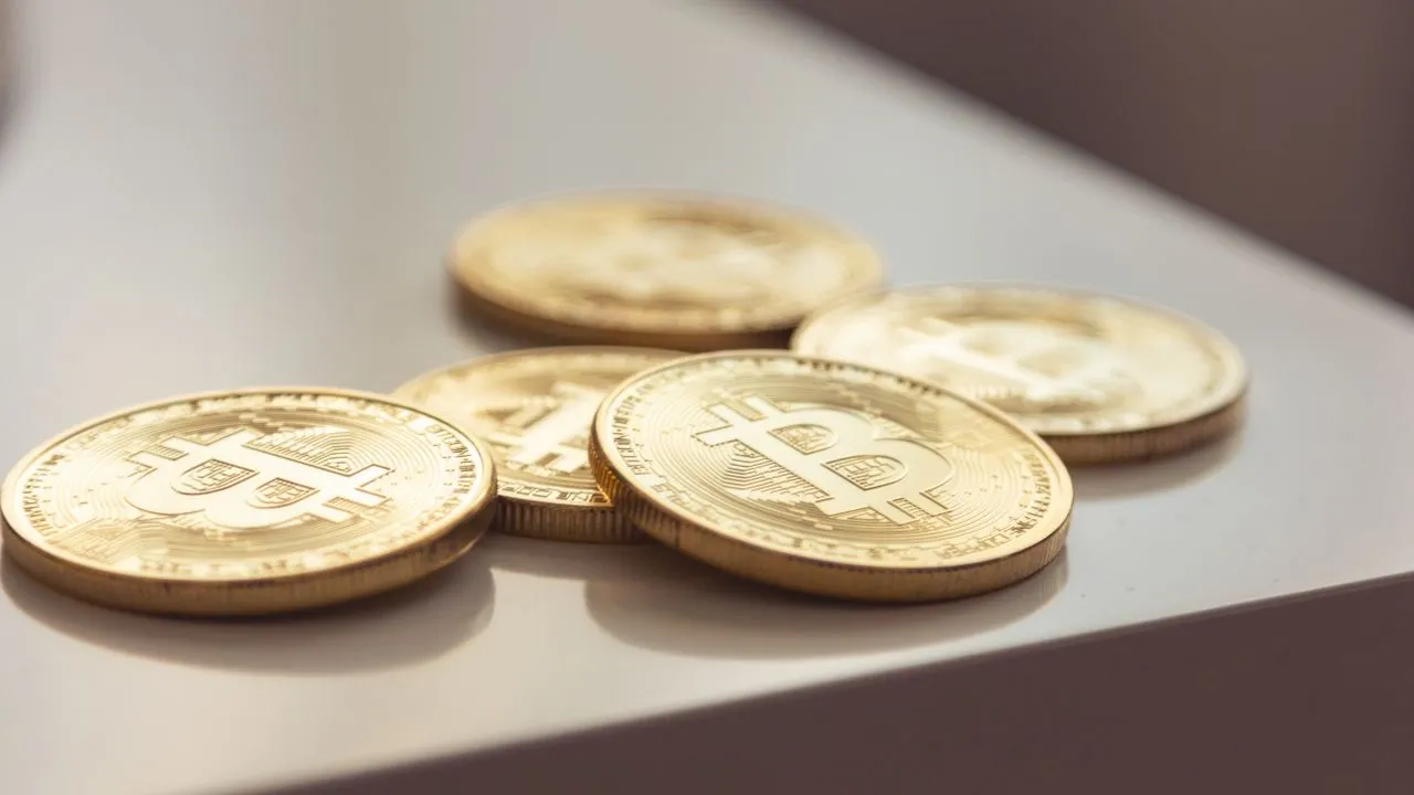 Bitcoin and Ethereum Decline as US-Iran Tensions Weigh on Risk Assets Bitcoin and Ethereum Decline as US-Iran Tensions Weigh on Risk Assets